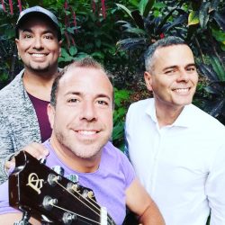Adán con los chicos de SwingStar Juan e Israel en el Huerto de las flores. Agaete.